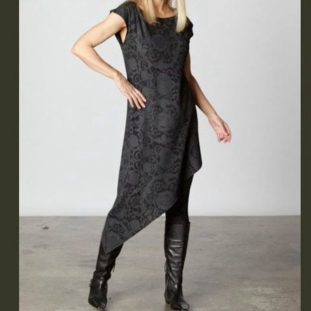 Bryn Walker Asymmetrical Black Damask Thomas Tunic Top Cap Sleeves Lagenlook